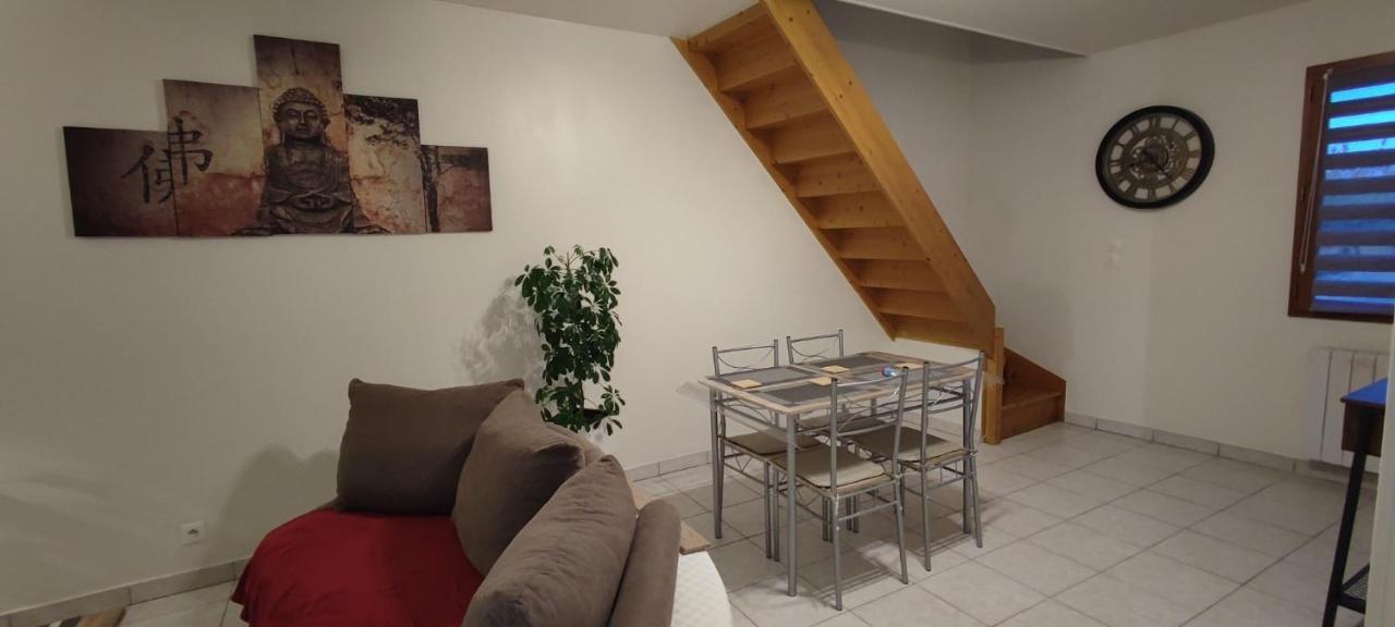 Au Pied Du Chateau 2 Bellegarde-du-Loiret Chambre photo