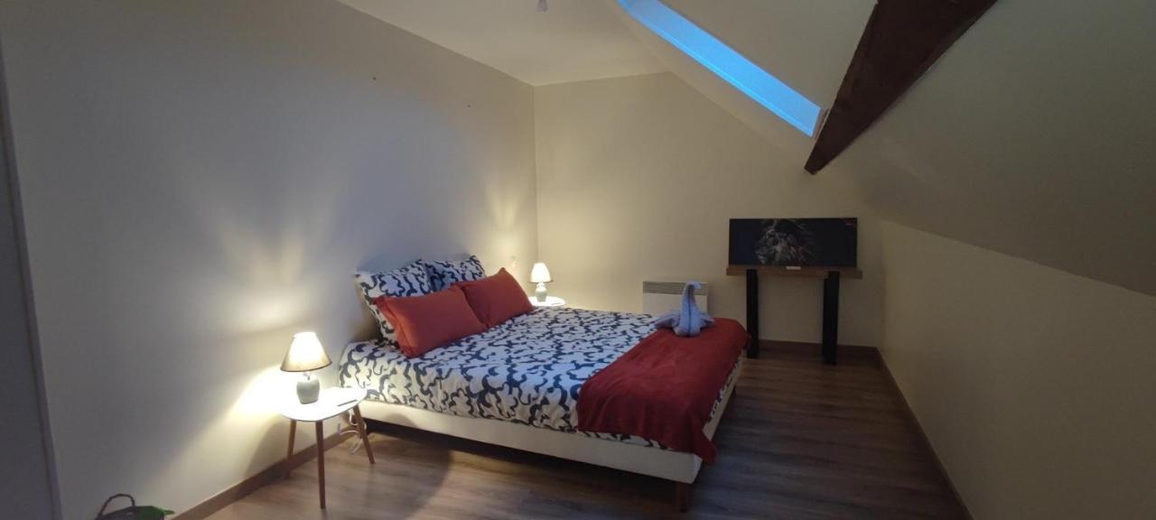 Au Pied Du Chateau 2 Bellegarde-du-Loiret Chambre photo